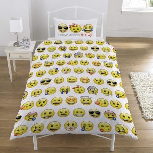 Cette parure de lit enfant réprésente les smileys utilisés sur Internet